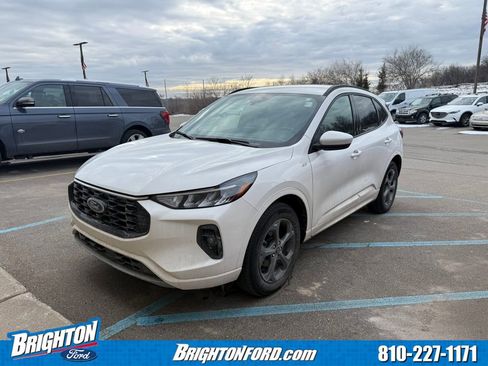Used 2023 Ford Escape ST-Line Select image 3