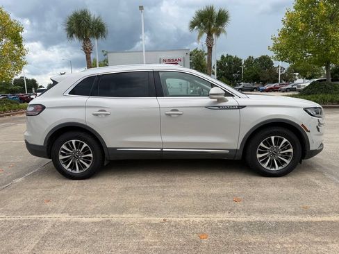 Used 2022 Lincoln Nautilus FWD w/ Premium Package image 6