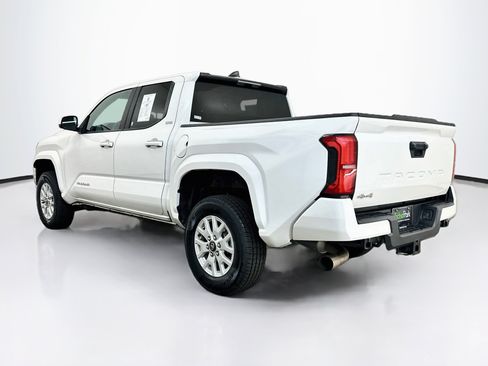Used 2024 Toyota Tacoma SR5 AWD/4WD image 5