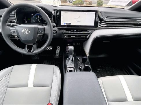 Used 2026 Toyota Camry SE w/ Multimedia Upgrade Package image 13