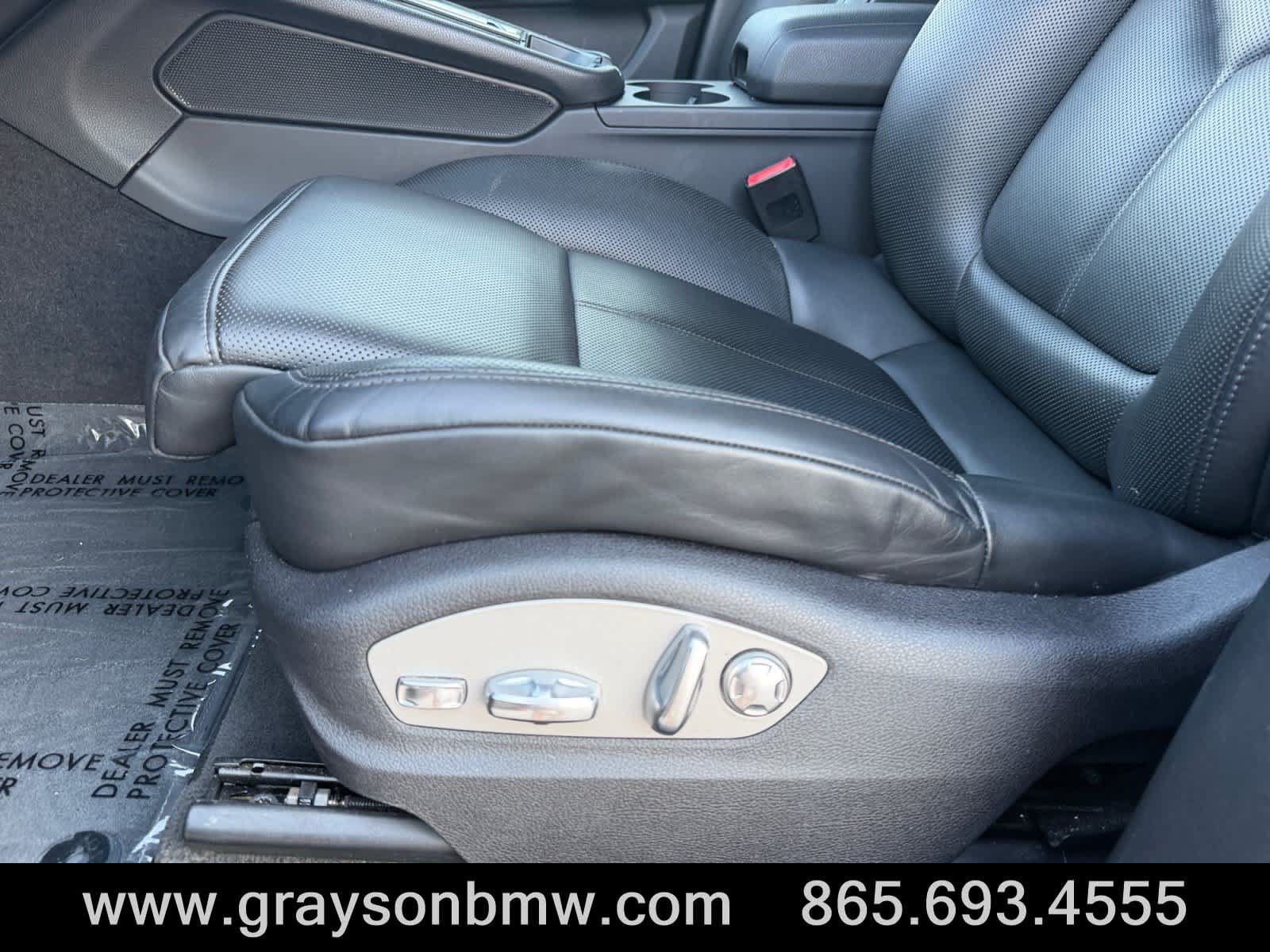 Used 2025 Porsche Macan AWD/4WD image 11