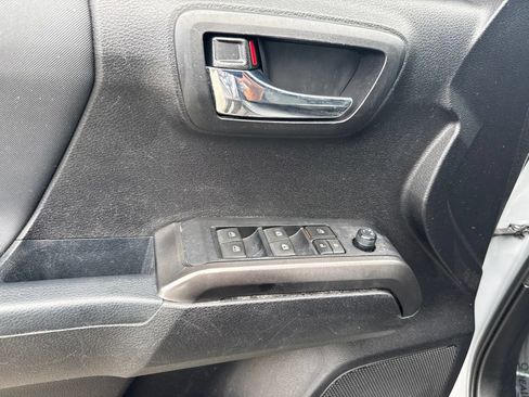Used 2021 Toyota Tacoma TRD Sport AWD/4WD image 28