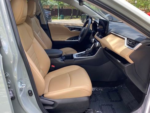 Used 2023 Toyota RAV4 XLE Premium image 39