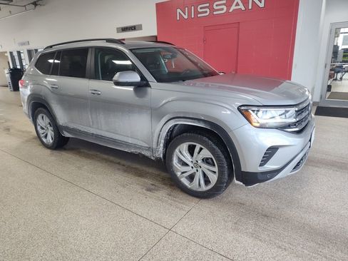 Certified 2021 Volkswagen Atlas SE image 1