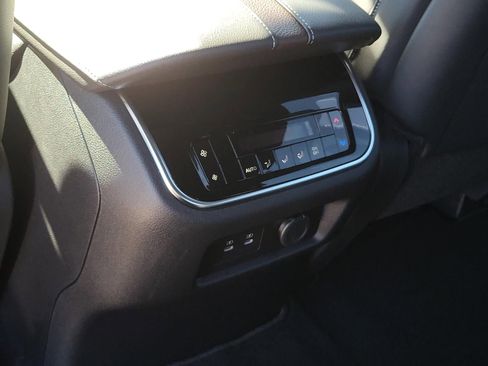 New 2026 Nissan Armada SL w/ Captain's Chari Seat Package image 18