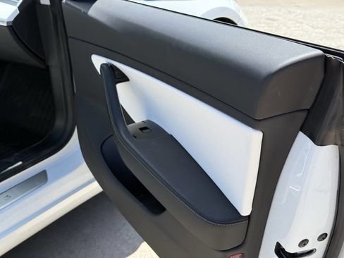 Used 2020 Tesla Model 3 Standard Range Plus RWD image 11