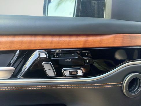 Used 2024 Jeep Grand Wagoneer Series III AWD/4WD image 18