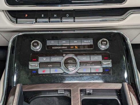 Used 2020 Lincoln Navigator Reserve w/ Luxury Package image 21