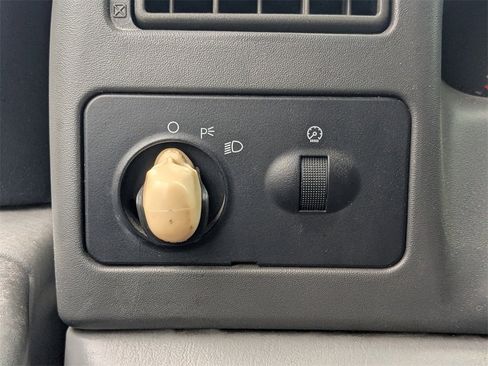 Used 2004 Ford F350 XL image 21