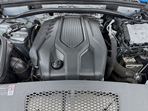Certified 2025 Porsche Macan image 31