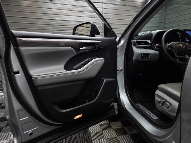 Used 2021 Toyota Highlander Limited AWD/4WD image 36