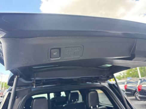 Used 2019 Ford Expedition XLT w/ Equipment Group 202A AWD/4WD image 19