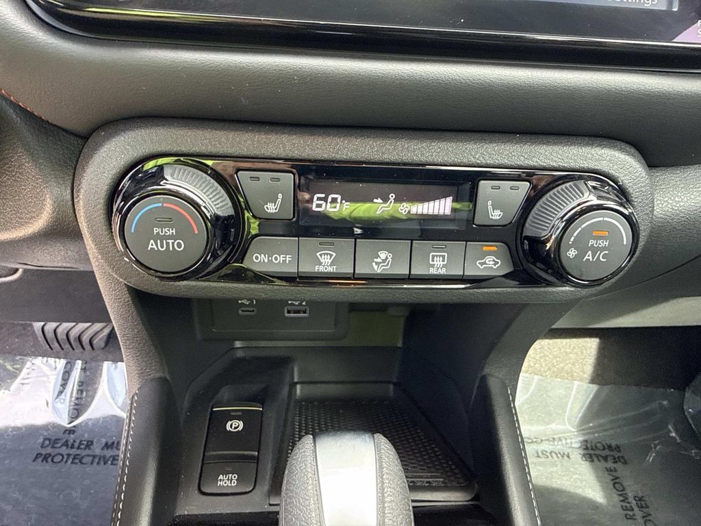 Used 2024 Nissan Kicks SR w/ SR Premium Package FWD image 29