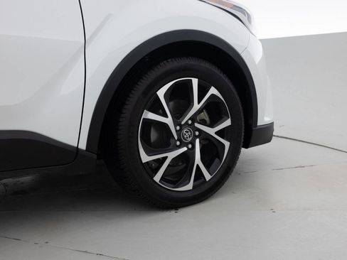 Used 2018 Toyota C-HR XLE image 18