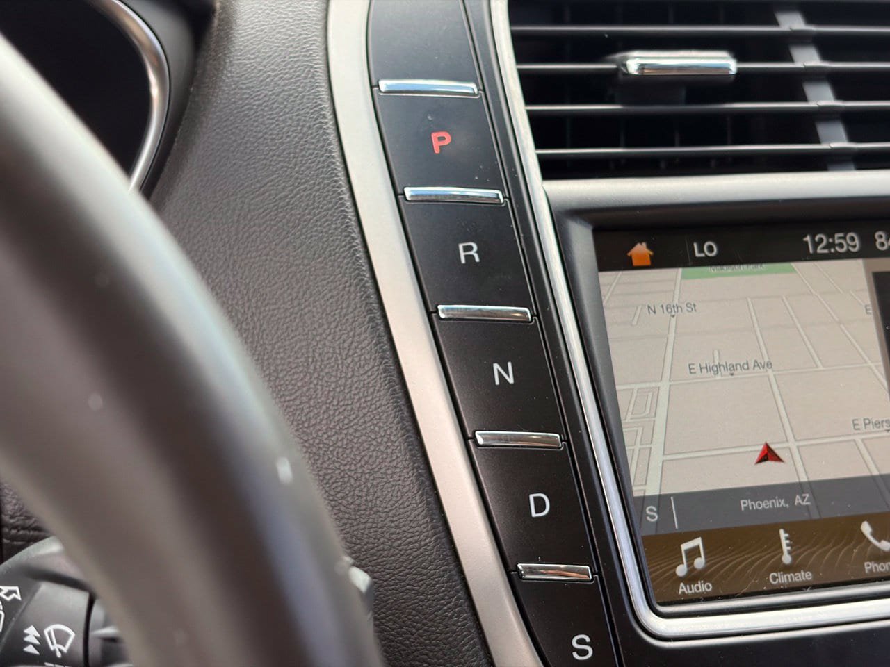 Used 2017 Lincoln MKX Reserve w/ Driver Assistance Package FWD image 11