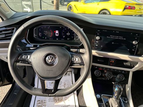 Used 2020 Volkswagen Jetta SEL Premium image 29