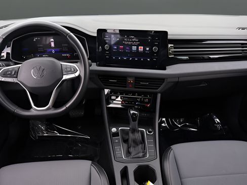 Certified 2025 Volkswagen Jetta SE FWD image 17