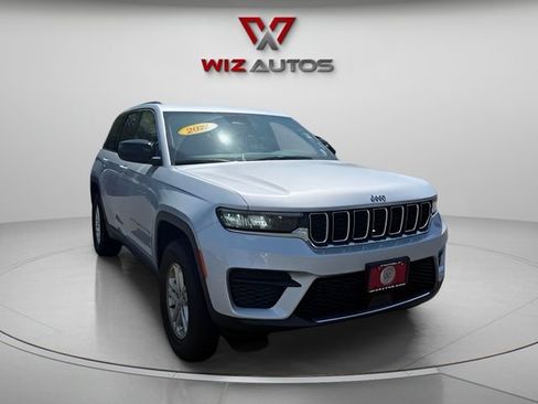 Used 2022 Jeep Grand Cherokee Laredo w/ Luxury Tech Group I AWD/4WD image 7