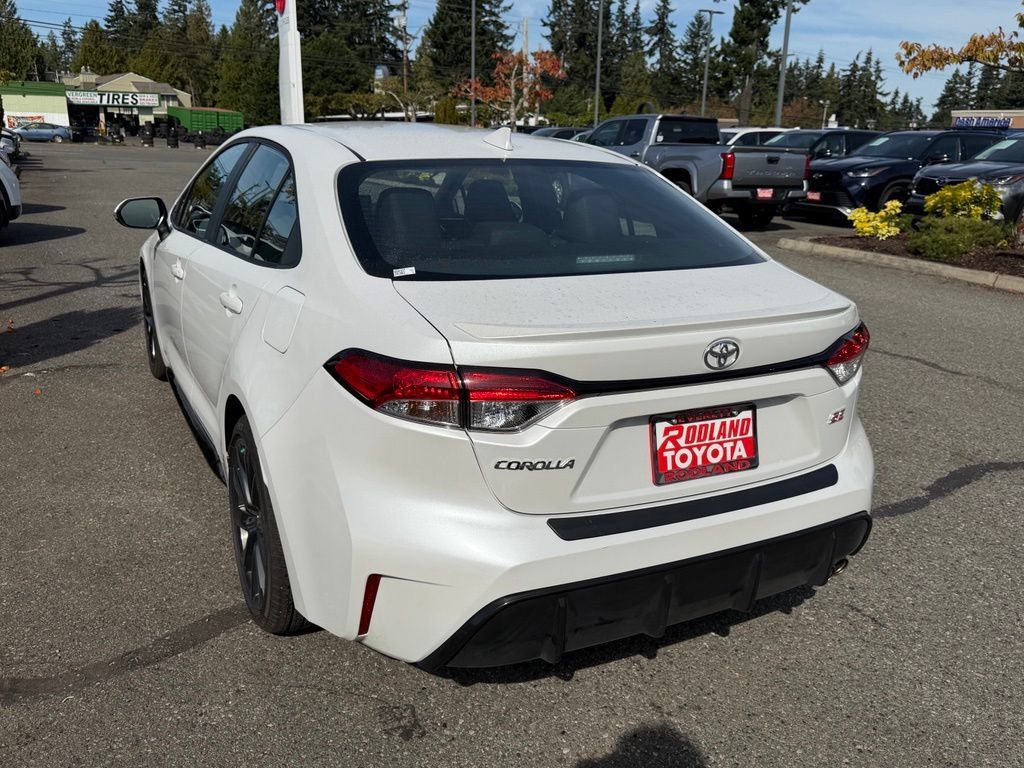 Certified 2025 Toyota Corolla SE w/ SE Premium Package FWD image 9