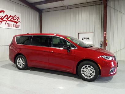 New 2026 Chrysler Pacifica Select