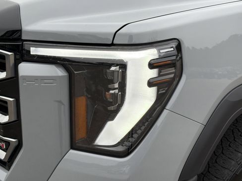 Used 2025 GMC Sierra 2500 AT4 image 11
