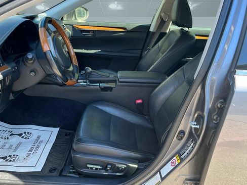 Used 2015 Lexus ES 300h w/ Navigation System Package FWD image 3