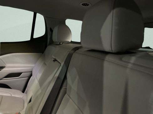 Used 2023 GMC Acadia SLT image 37