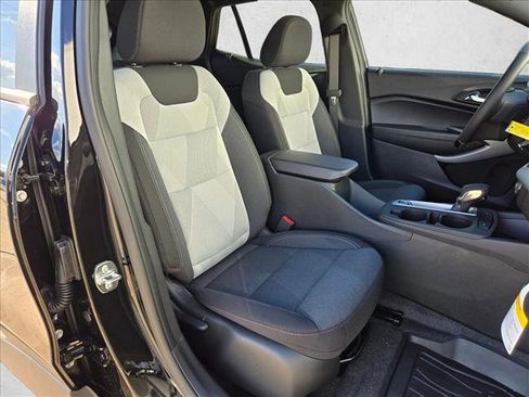 New 2026 Chevrolet Trax RS image 18