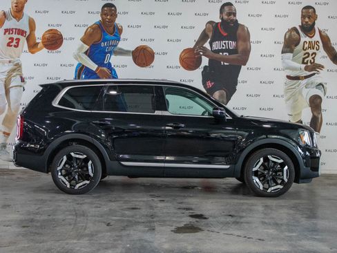 Used 2025 Kia Telluride S image 19
