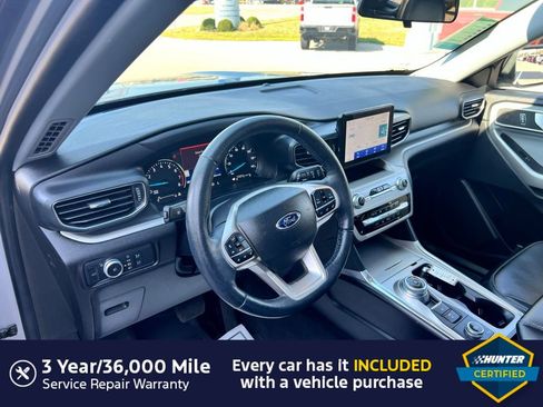 Used 2022 Ford Explorer XLT w/ Equipment Group 202A image 4