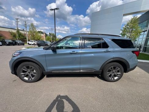 Used 2025 Ford Explorer Active w/ Active Comfort Package AWD/4WD image 8