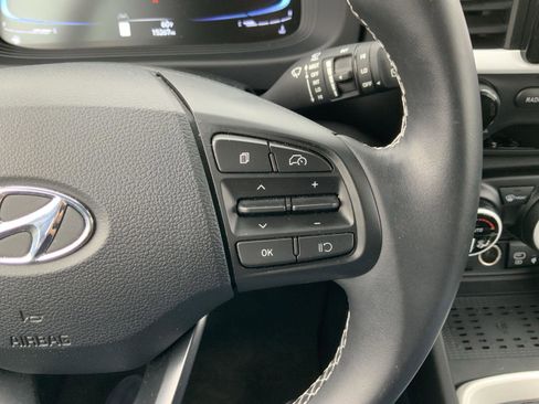 Used 2024 Hyundai Venue Limited FWD image 27