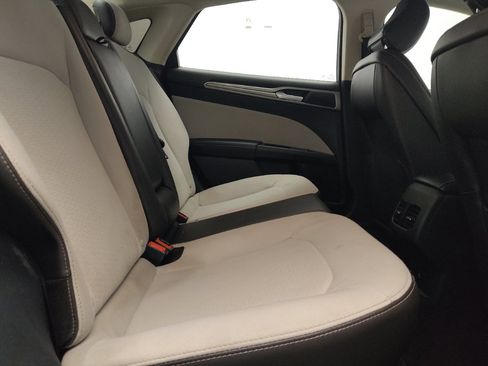 Used 2020 Ford Fusion SE w/ Equipment Group 151A FWD image 19