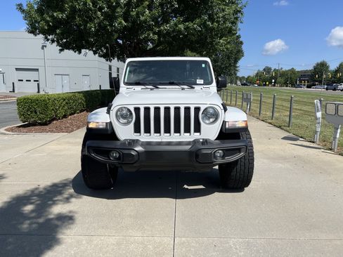 Used 2019 Jeep Wrangler Unlimited Sahara AWD/4WD image 3