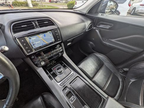 Used 2018 Jaguar F-PACE Prestige AWD/4WD image 9
