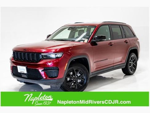 Used 2024 Jeep Grand Cherokee Altitude AWD/4WD image 1