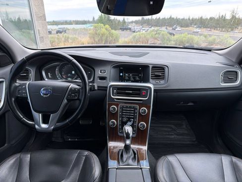 Used 2015 Volvo V60 T5 Cross Country Platinum w/ Climate Package AWD/4WD image 9