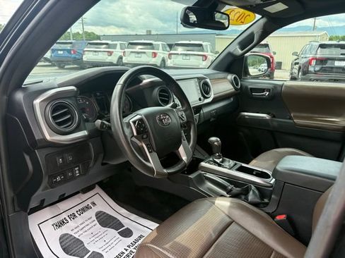 Used 2023 Toyota Tacoma Limited AWD/4WD image 3