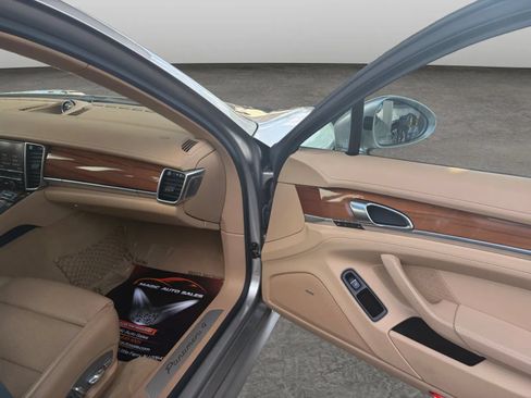 Used 2012 Porsche Panamera 4 image 19