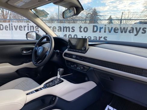 Used 2024 Honda HR-V LX image 17