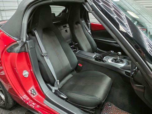 Used 2016 MAZDA MX-5 Miata Club RWD image 16