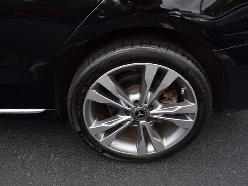 Used 2018 Mercedes-Benz C 300 4MATIC Sedan image 7