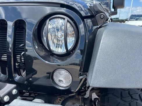 Used 2018 Jeep Wrangler Sport AWD/4WD image 9