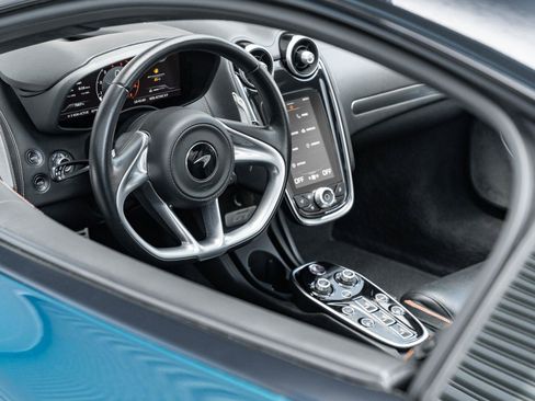 Used 2023 McLaren GT RWD image 5