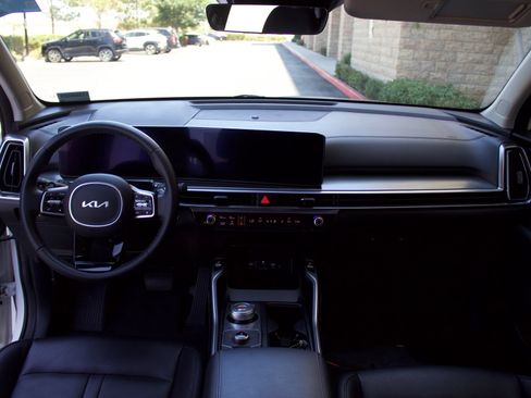Used 2025 Kia Sorento EX AWD/4WD image 19