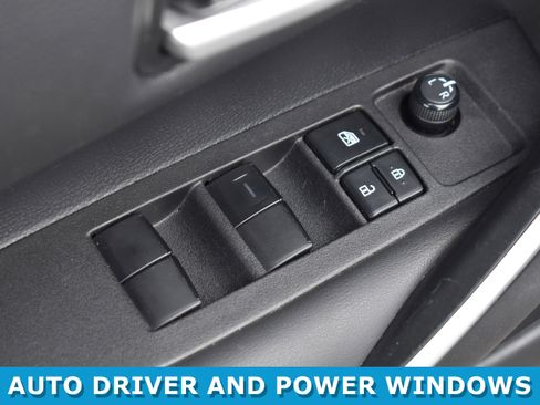 Used 2022 Toyota Corolla SE w/ Carpet Mat Package (TMS) image 7