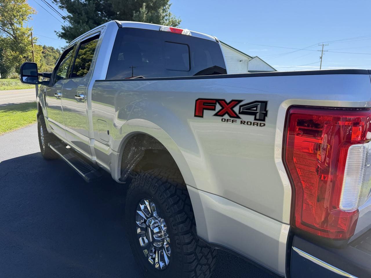 Used 2017 Ford F250 XLT w/ XLT Premium Package AWD/4WD image 15