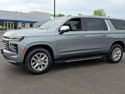 Certified 2025 Chevrolet Suburban Premier w/ Sun And Tow Package AWD/4WD image 7