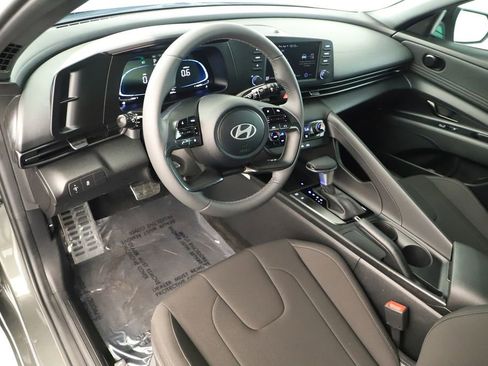 Used 2025 Hyundai Elantra Sport image 15