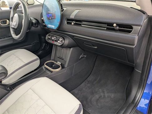 Used 2025 MINI Cooper 2-Door Hardtop image 36